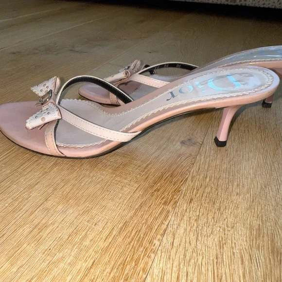 Dior Women's Blush Pink Bow Heels - Picture 2 of 6